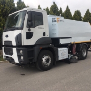 vakumlu yol süpürme makinası