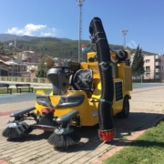 sokak süpürme makinesi